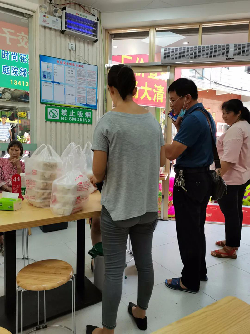 胃口福餃子云吞?hào)|方市場(chǎng)店開(kāi)業(yè)，數(shù)百市民排隊(duì)嘗鮮