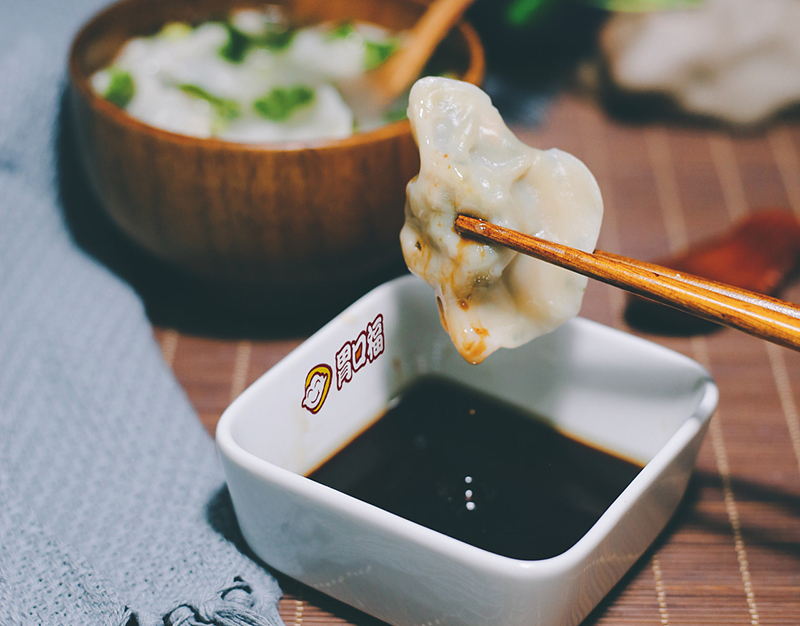 中秋佳節(jié)，月圓之夜，與家人歡聚，吃團圓餃子！