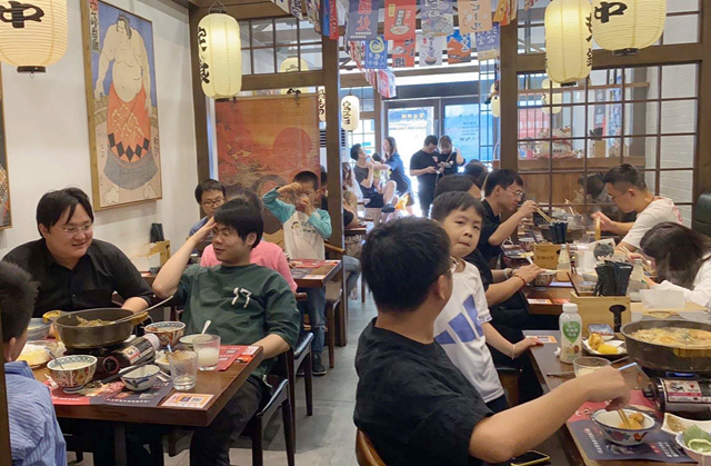 國慶長假餐飲消費(fèi)增長強(qiáng)勁，美團(tuán)商戶成長計劃助商家到店交易增長256%