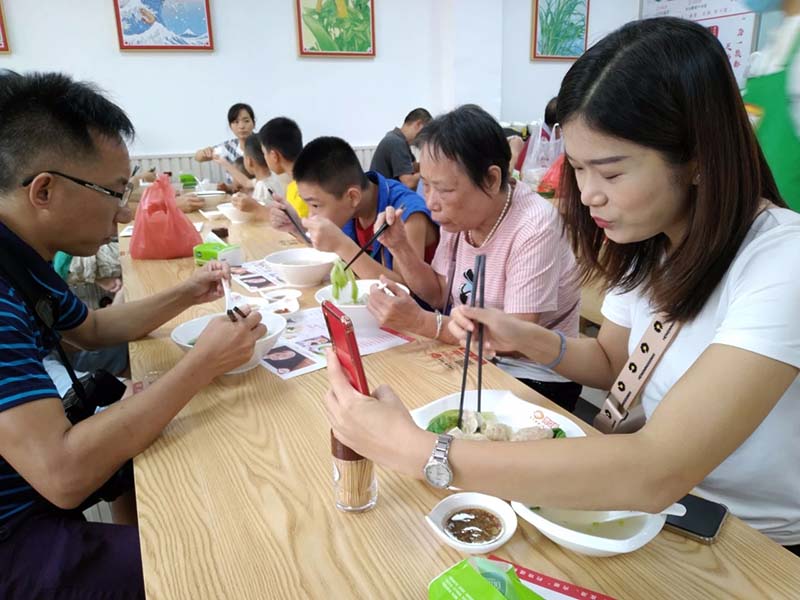 2021年中國餐飲業(yè)報告發(fā)布：疫情重組餐飲業(yè)格局加快數(shù)字化進程