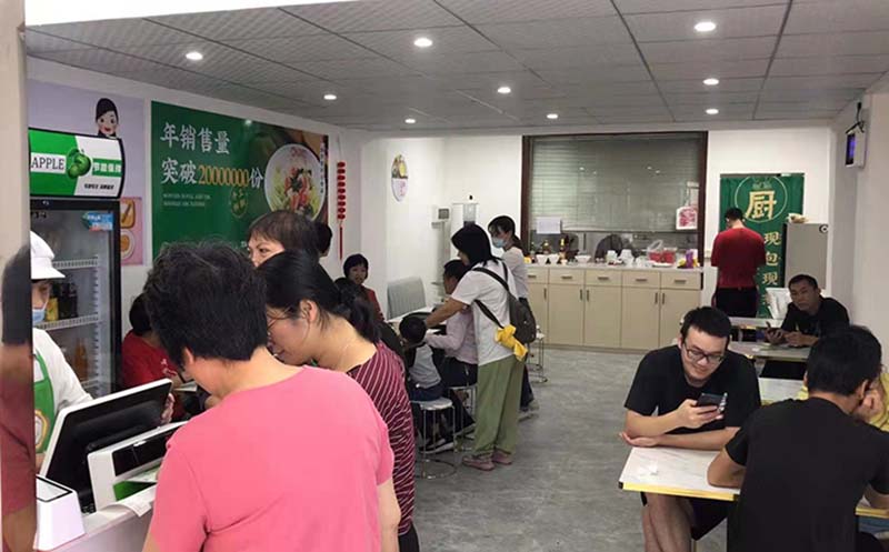 天氣冷了吃什么，來胃口福吃餃子，鮮香味十足，太好吃了