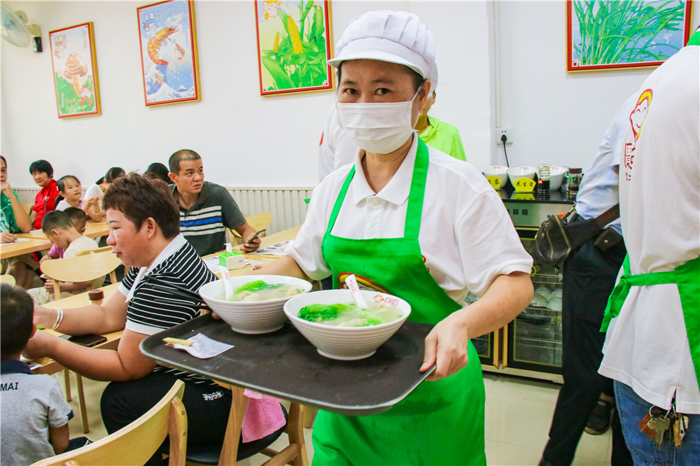 餃子云吞加盟店生意越來越差了，這些地方該改進(jìn)了